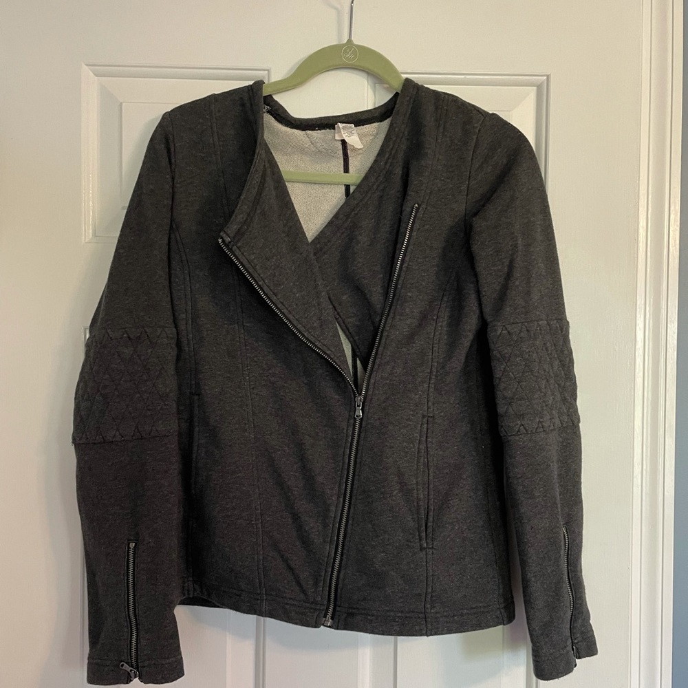 UNDER ARMOUR Gray zip up! Barley worn